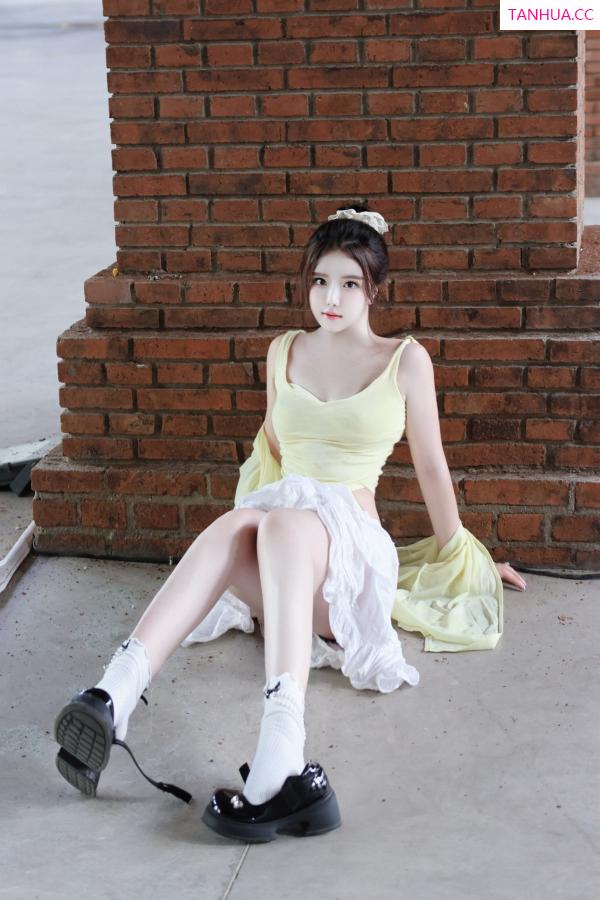   [XiuRen]高清写真图 2024.08.16 No.9024 小薯条nienie 美乳性感第39张图片